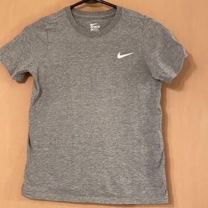 Boys M Nike t-shirt.